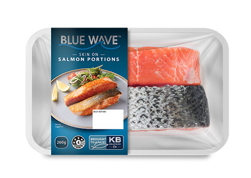 Packaging of skin-on salmon portions 